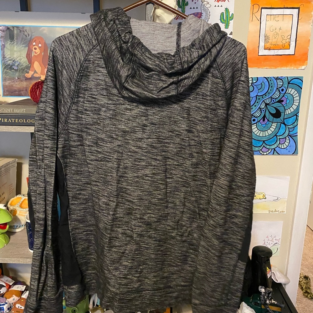 Button up lightweight pullover - Picture 3 of 3